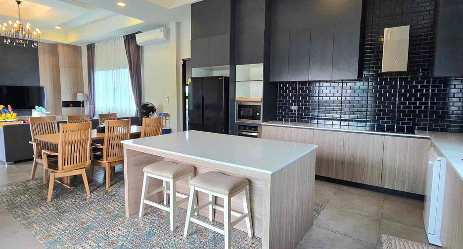 For rent 4 bedrooms villa in Bang Lamung, Chonburi