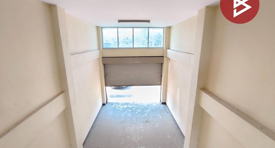 À vendre 2 chambres local commercial à Mueang Samut Prakan, Samut Prakan