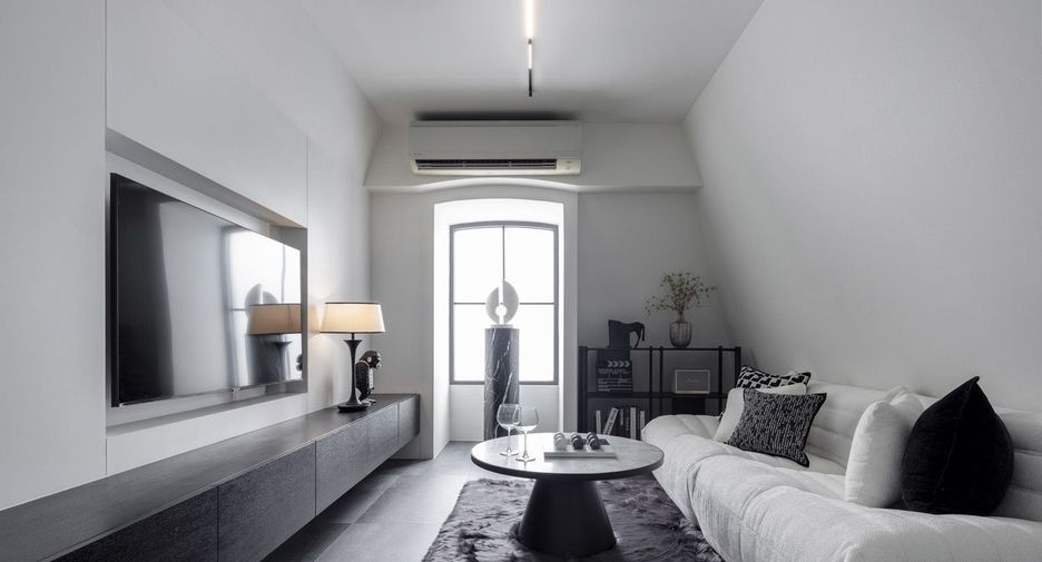 For rent and for sale 4 bedrooms house in Watthana, Bangkok
