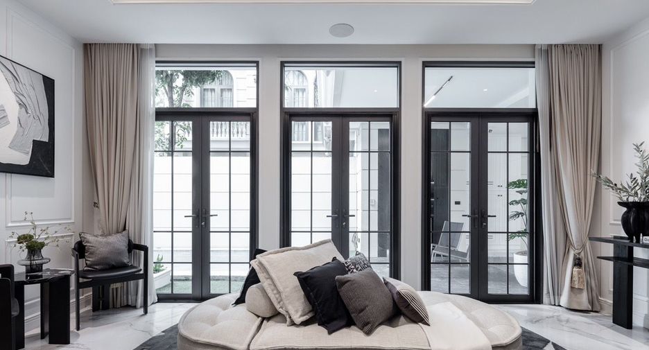 For rent and for sale 4 bedrooms house in Watthana, Bangkok