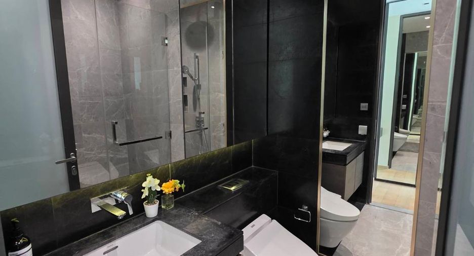 For rent 2 bedrooms condo in Pathum Wan, Bangkok