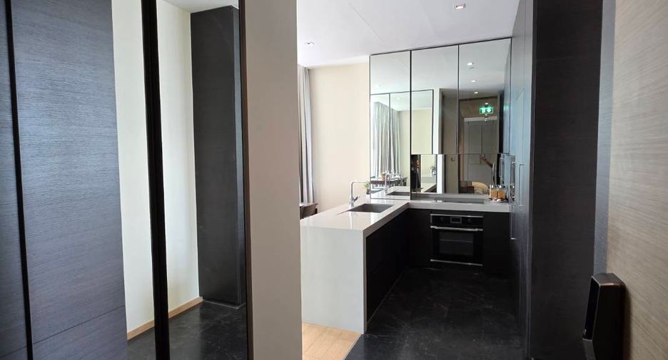 For rent 2 bedrooms condo in Pathum Wan, Bangkok
