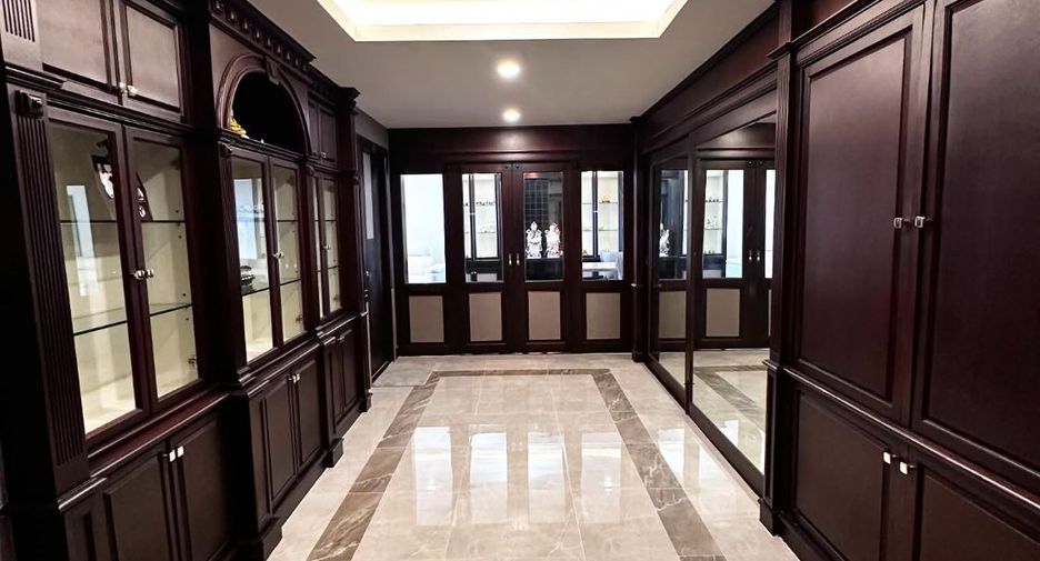 Condo en alquiler de 3 habitaciones en Rat Burana, Bangkok