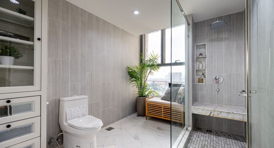 For sale 2 bedrooms condo in Yan Nawa, Bangkok
