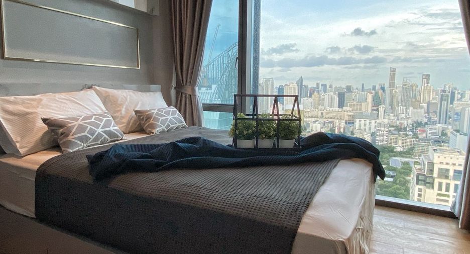 For rent 2 bedrooms condo in Pathum Wan, Bangkok