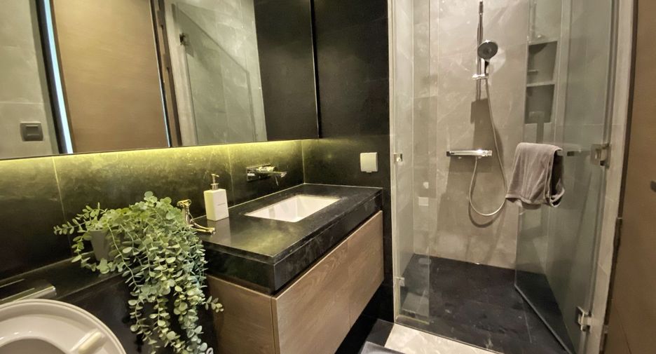 For rent 2 bedrooms condo in Pathum Wan, Bangkok