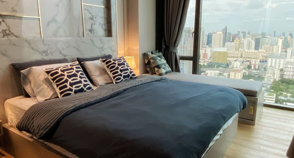 For rent 2 bedrooms condo in Pathum Wan, Bangkok