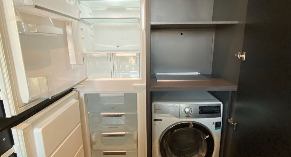 For rent 2 bedrooms condo in Pathum Wan, Bangkok