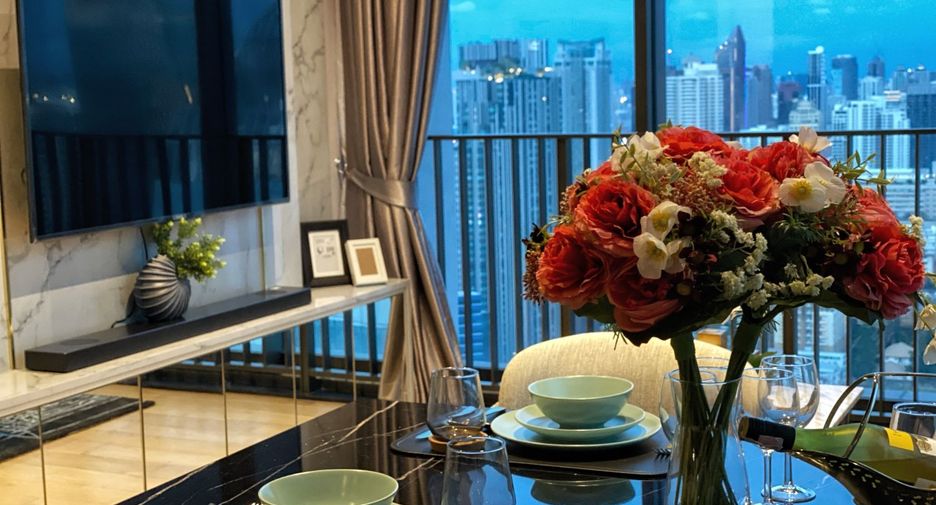 For rent 2 bedrooms condo in Pathum Wan, Bangkok