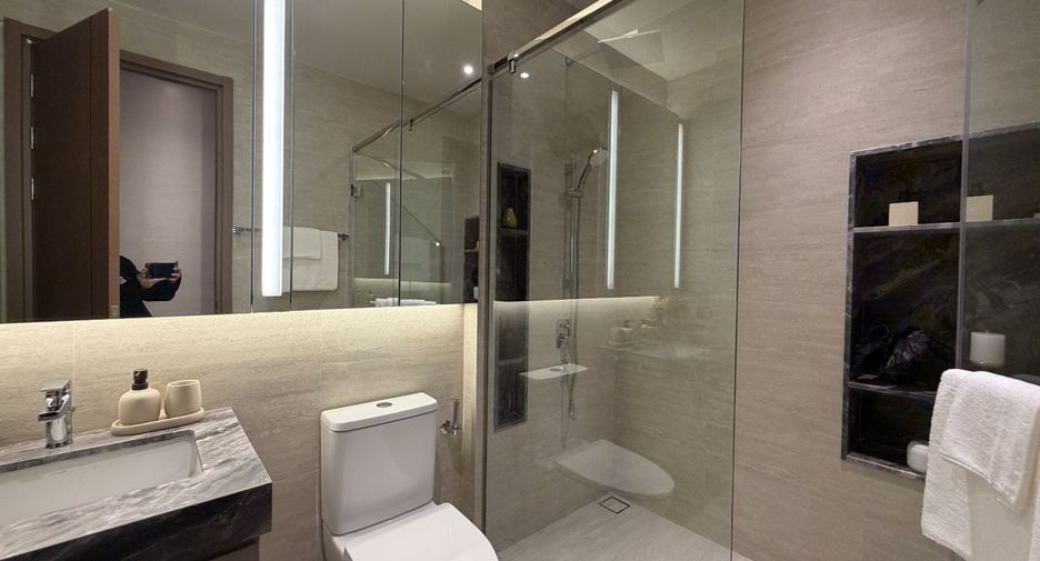 For sale 2 bedrooms condo in Phaya Thai, Bangkok