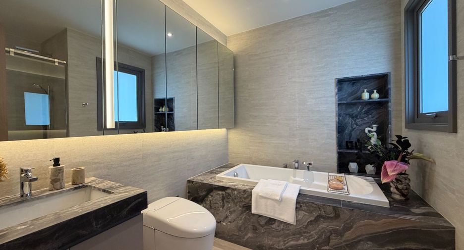 For sale 2 bedrooms condo in Phaya Thai, Bangkok