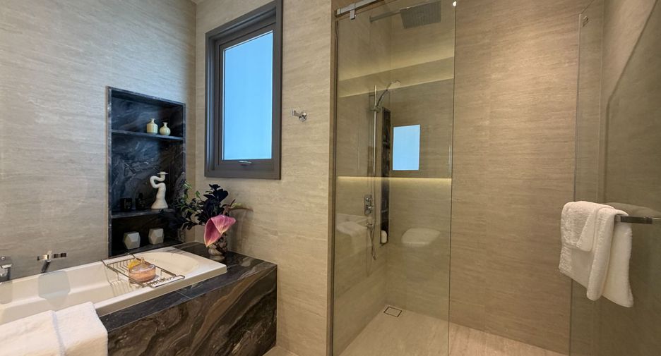For sale 2 bedrooms condo in Phaya Thai, Bangkok