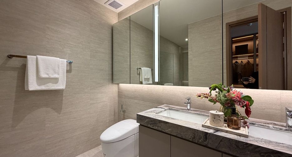 For sale 3 bedrooms condo in Phaya Thai, Bangkok