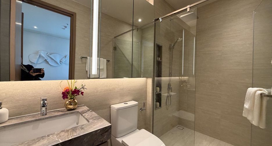 For sale 3 bedrooms condo in Phaya Thai, Bangkok