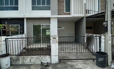 À vendre 1 chambre maison de ville à Mueang Pathum Thani, Pathum Thani