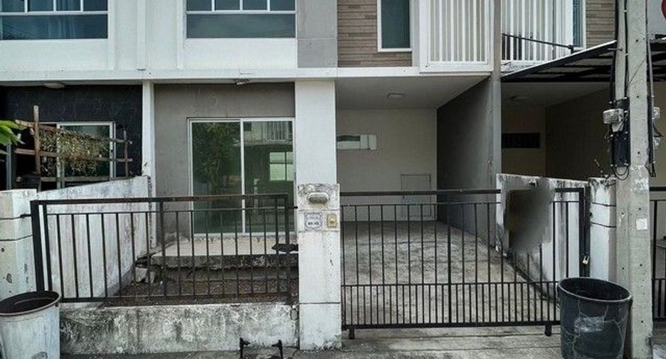 À vendre 1 chambre maison de ville à Mueang Pathum Thani, Pathum Thani