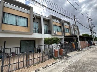 ขาย 1 เตียง ทาวน์เฮ้าส์ ใน เมืองปทุมธานี, ปทุมธานี