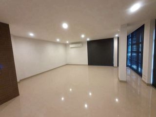 Haus zur Miete mit 3 Zimmer in Lat Phrao, Bangkok
