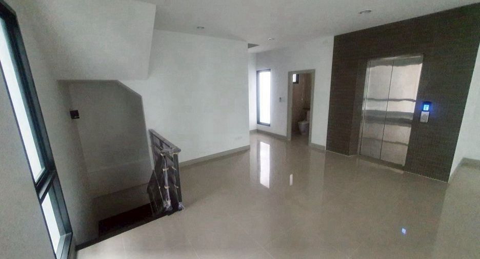 For rent 3 ベッドルーム house in Lat Phrao, Bangkok