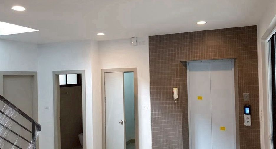 For rent 3 ベッドルーム house in Lat Phrao, Bangkok
