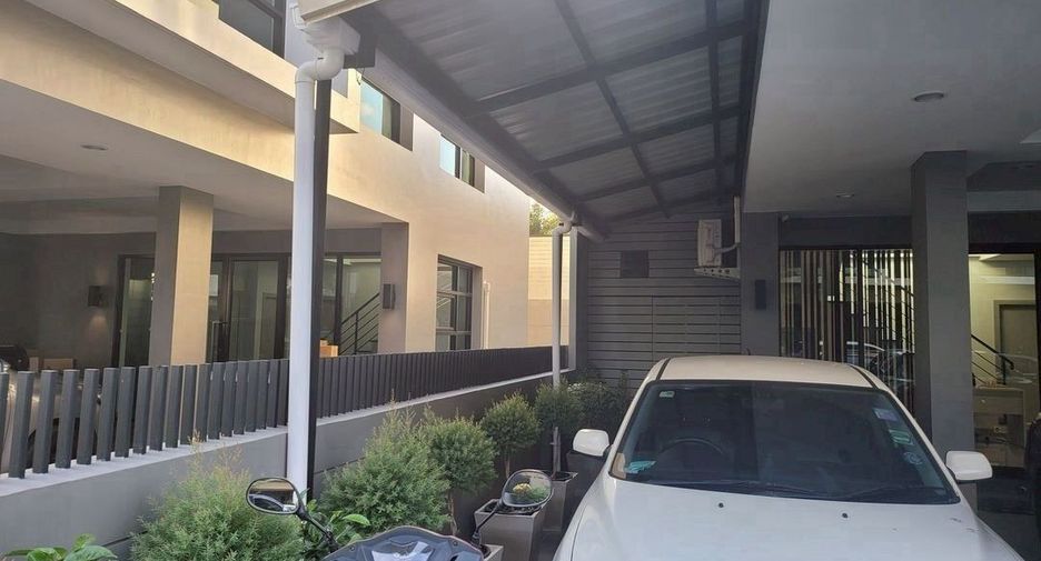 For rent 3 ベッドルーム house in Lat Phrao, Bangkok