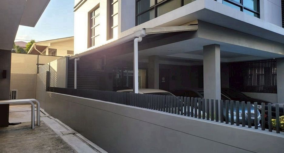 For rent 3 ベッドルーム house in Lat Phrao, Bangkok