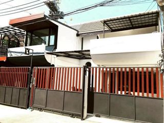 出租 3 卧室 联排别墅 在 Chatuchak, 曼谷