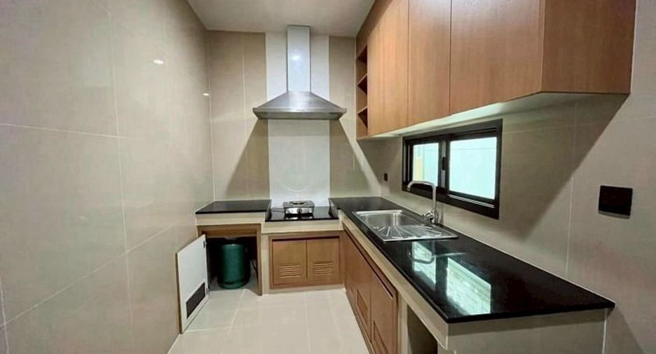 Haus zur Miete mit 3 Zimmer in Bang Kapi, Bangkok