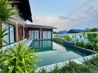 For rent 5 bedrooms house in Saraphi, Chiang Mai
