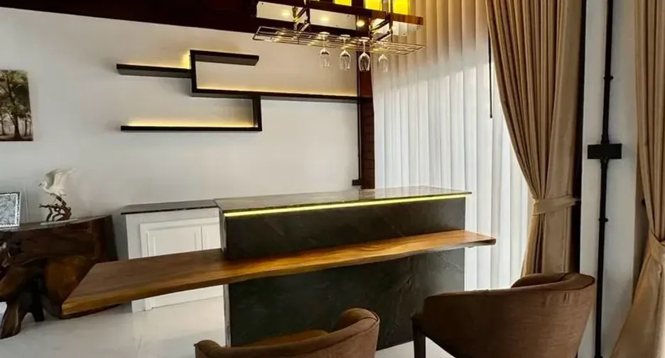 For rent 5 bedrooms house in Saraphi, Chiang Mai
