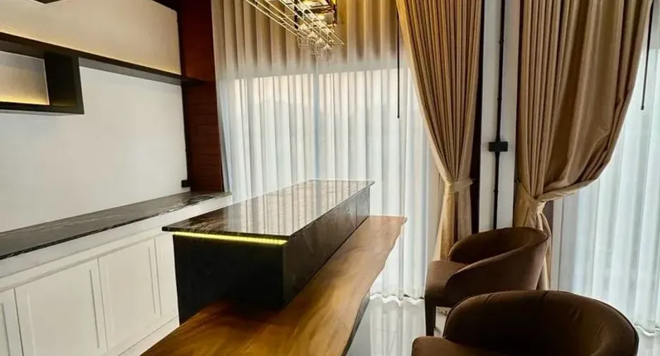 For rent 5 bedrooms house in Saraphi, Chiang Mai