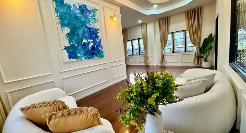 For rent 5 bedrooms house in Saraphi, Chiang Mai