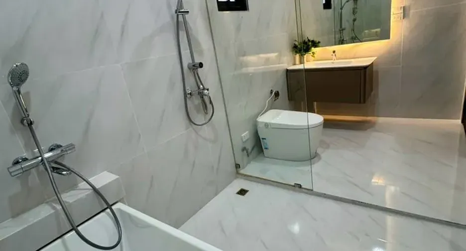 For rent 5 bedrooms house in Saraphi, Chiang Mai