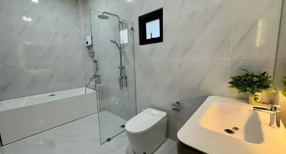 For rent 5 bedrooms house in Saraphi, Chiang Mai