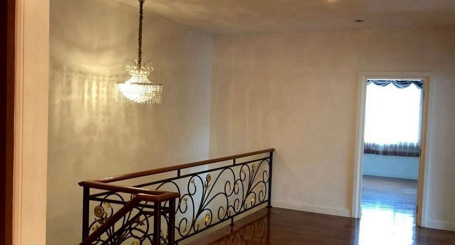 For rent 5 bedrooms house in Taling Chan, Bangkok