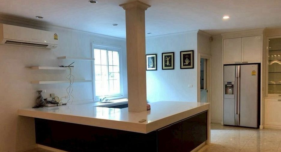 For rent 5 bedrooms house in Taling Chan, Bangkok