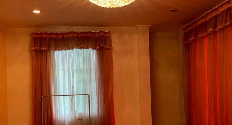 For rent 5 bedrooms house in Taling Chan, Bangkok