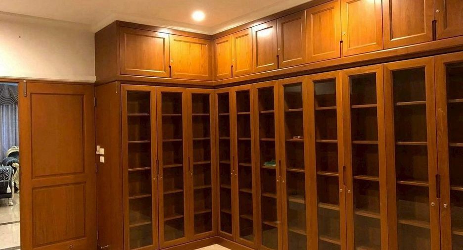 For rent 5 bedrooms house in Taling Chan, Bangkok