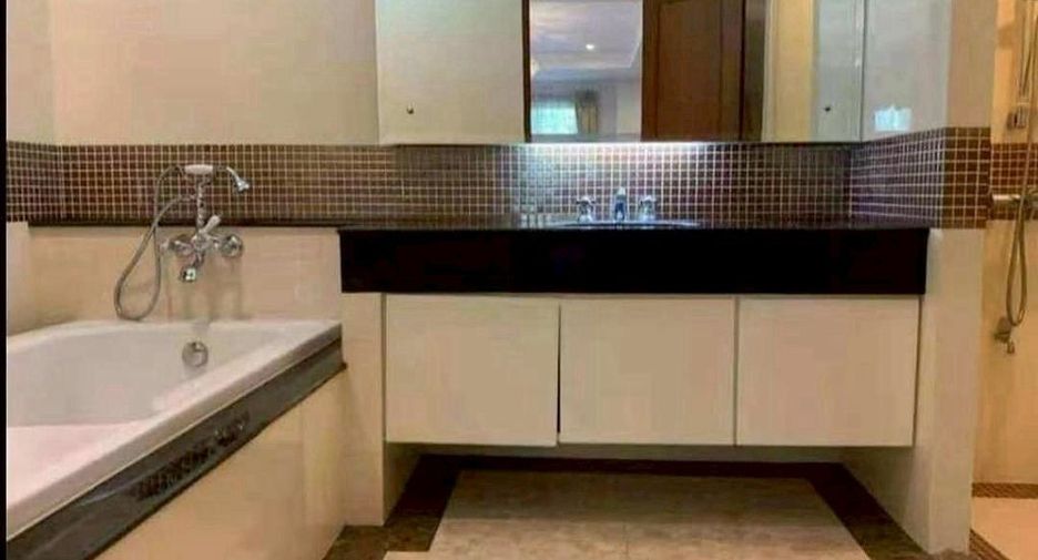 For rent 5 bedrooms house in Taling Chan, Bangkok
