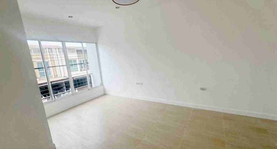 For sale 3 bedrooms townhouse in Don Mueang, Bangkok
