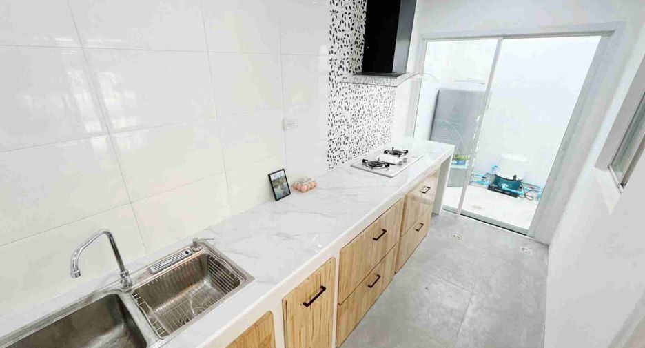 For sale 3 bedrooms townhouse in Don Mueang, Bangkok