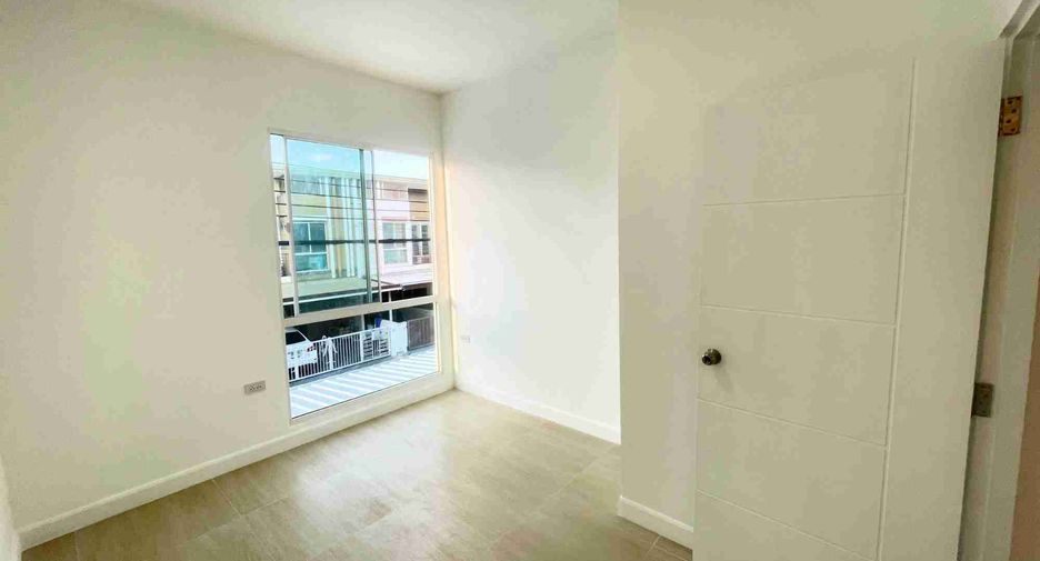 For sale 3 bedrooms townhouse in Don Mueang, Bangkok