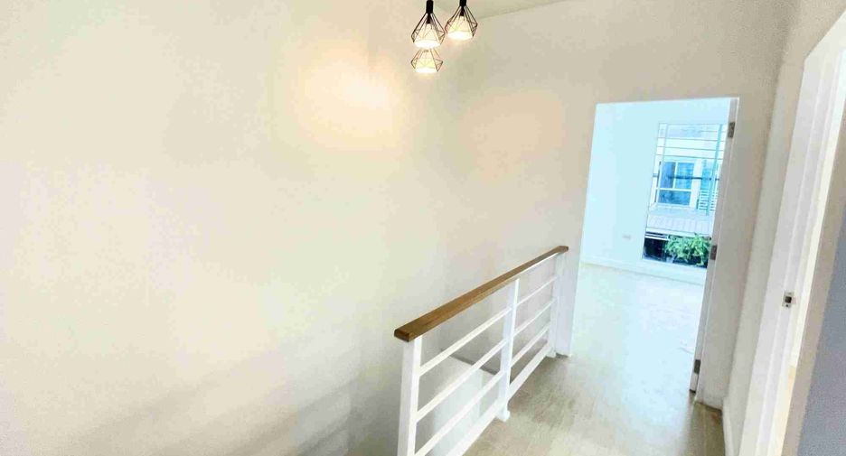 For sale 3 bedrooms townhouse in Don Mueang, Bangkok