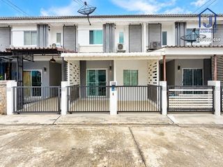 Продажа 4 спальни таунхаус в Mueang Pathum Thani, Патумтани