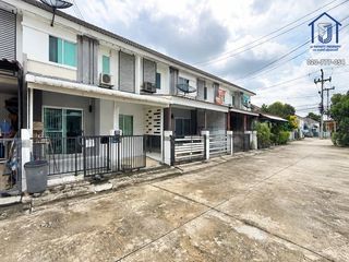 Продажа 4 спальни таунхаус в Mueang Pathum Thani, Патумтани