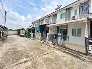 Продажа 4 спальни таунхаус в Mueang Pathum Thani, Патумтани