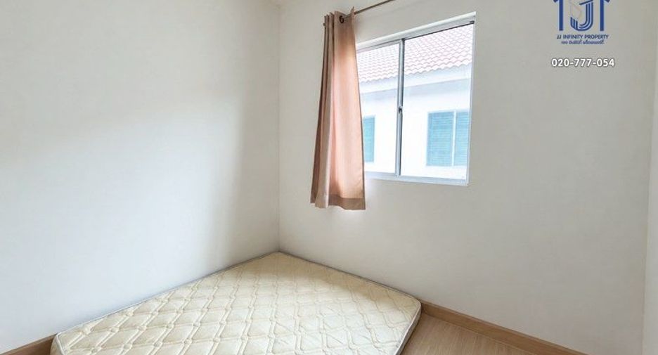 Продажа 4 спальни таунхаус в Mueang Pathum Thani, Патумтани