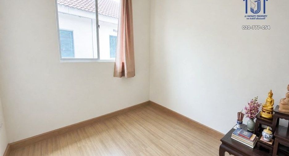Продажа 4 спальни таунхаус в Mueang Pathum Thani, Патумтани