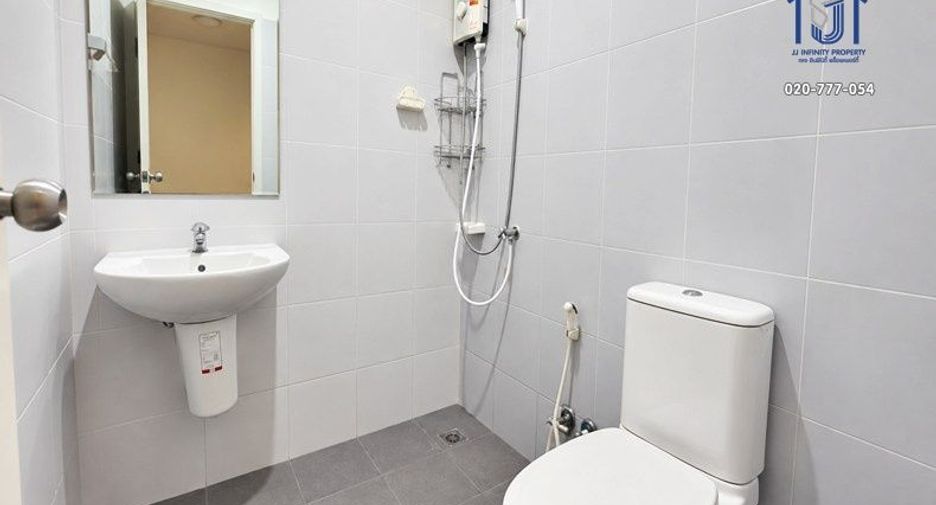 Продажа 4 спальни таунхаус в Mueang Pathum Thani, Патумтани
