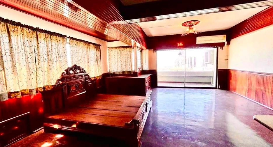 For sale 1 bed condo in Si Racha, Chonburi